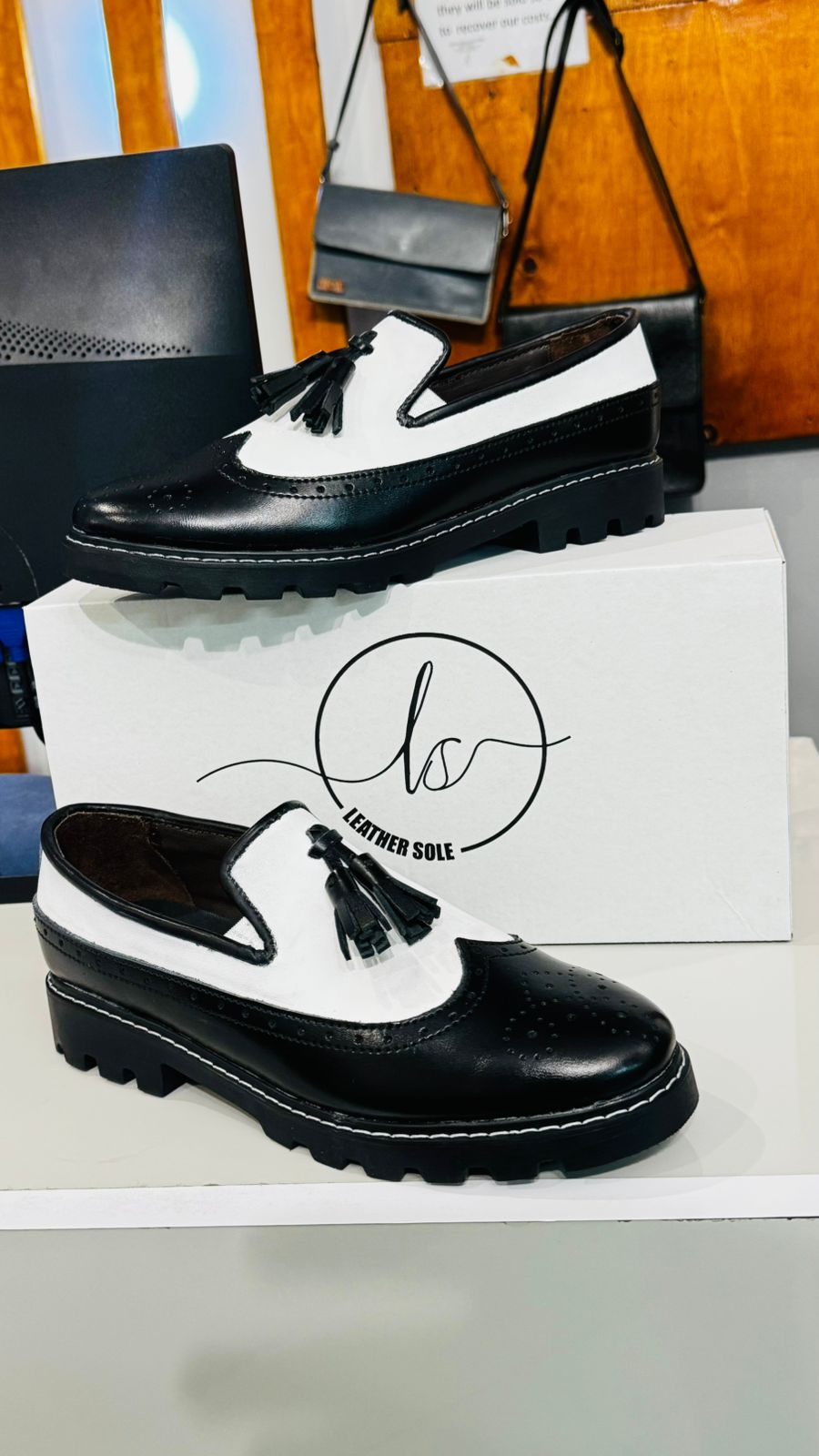 LOAFER (BLACK+WHITE)